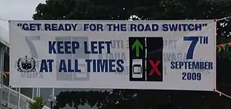 Banier met Engelstalige tekst "Get Ready for the Road Switch, keep left at all times, 7th September 2009"