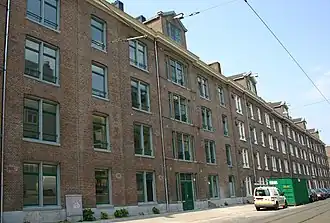 Het Planciusblok in 2006, gerenoveerd door woningcorporatie Ymere