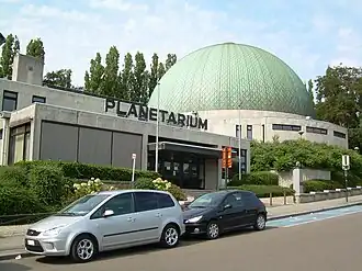 voorzijde van het planetarium