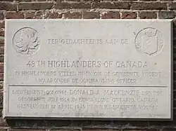 Herdenkingsplaquette voor de gesneuvelde Canadese militairen