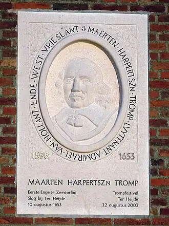 Plaquette in de muur van de N-H kerk