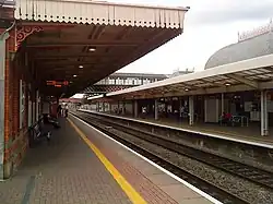 Spoor 4 richting Reading en spoor 5 richting Londen.