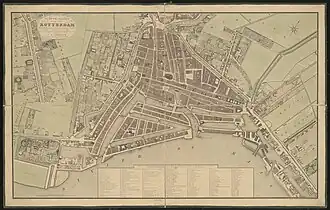 Kaart van Rotterdam gepubliceerd door L. Temminck uitgegeven in 1839. Bijzonder nauwkeurige tekening van bebouwing. Die bevindt zich tussen de huidige Coolsingel, Goudse Singel en Nieuwe Maas. Ten westen en noordoosten daarvan liggen groenen lanengebieden. In een inzet is de Rotterdamse Schie afgebeeld met diens bebouw en buitenplaatsen.