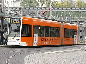 Gelede Flexitytram aan de centrale halte Tunnel