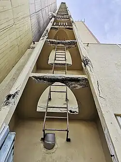 Brandtrap met betonrot