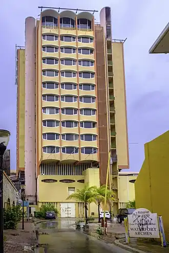 Vooraanzicht van de toren in 2020