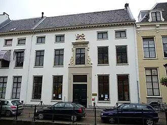 Het schoolgebouw aan de Plompetorengracht
