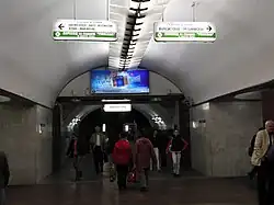 De roltrappen aan de westkant