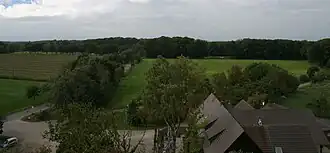 De Poascheberg, achteraan midden.