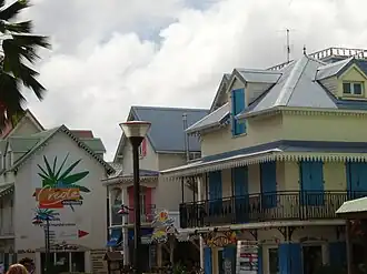 Village Créole in het centrum van Pointe du Bout in de gemeente Les Trois-Îlets