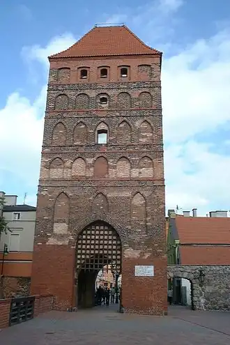 De voorzijde van de Schlochauer Poort in Chojnice