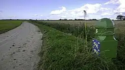 Friese grenspaal met het wapen van Friesland aan Friese zijde