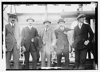 Frederick Barrett (tweede van links) in 1914.