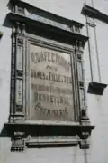 Oude gevelreclame in Pont-Audemer