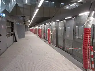 De afwerking van de perrons op 8 september 2020