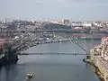 Ponte Luís I gezien vanaf de Ponte Infante Dom Henrique met rechts van de rivier Porto en links VN de Gaia.