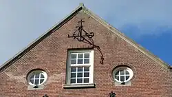 Anker en 1907 in voorgevel (2018)