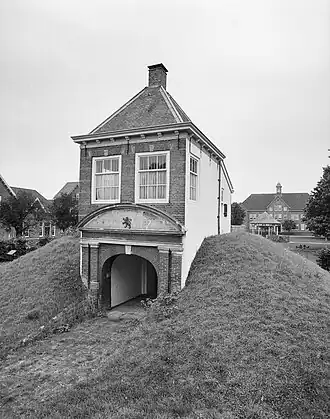 Poortgebouw Isabellakazerne in 2001