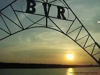 Zonsondergang bij de rivier Curuçá in Boa Vista do Ramos