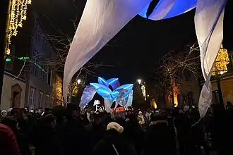 “Gedragen door de wind” van Inko Nito (2024).