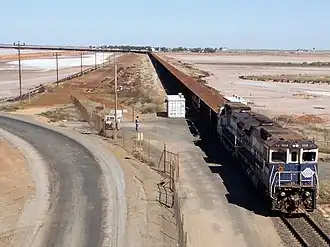 Een trein met ijzererts van BHP in West-Australië in 2003