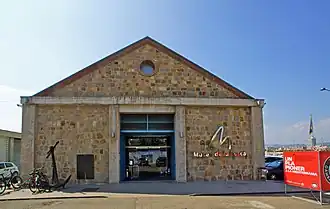 De voorgevel met ingangspartij