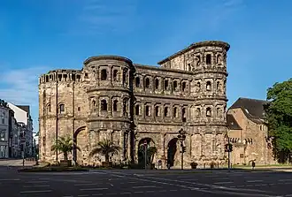 Porta Nigra, veldzijde