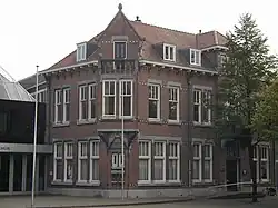 Voormalige postkantoor en directeurswoning