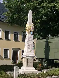 Postmeilensäule op de Markt voor het Rathaus
