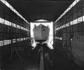 Tewaterlating mijnenveger Hr. Ms. Aalsmeer