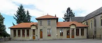 Gemeentehuis en school