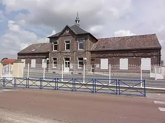 Gemeentehuis en school