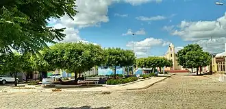 Plein Adrião Duarte met katholieke kerk São Francisco de Assis in Lucrécia