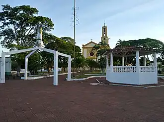 Het centrale plein praça Comendador Jeremias Lunardelli in São Sebastião da Amoreira