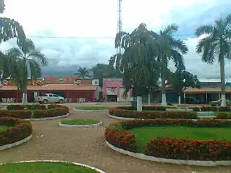 Plein aan de hoofdweg (PA-275) in Eldorado do Carajás