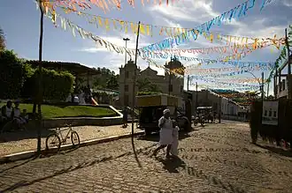 Het plein praça da Quiosque met de katholieke kerk in het centrum van Nilo Peçanha
