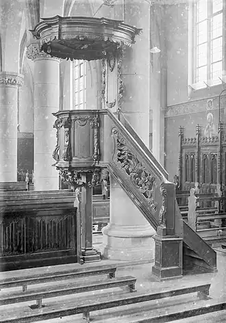De voor-oorlogse preekstoel van de kerk, (1927)