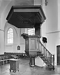 Het interieur in 1983, met de preekstoel.