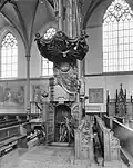 Inventaris van de R.K. kerk: preekstoel, twee altaren, orgel