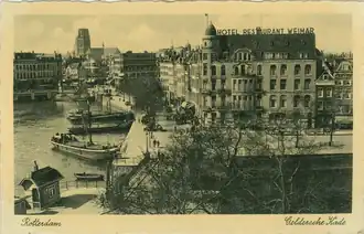Hotel Weimar op de hoek van het Haringvliet en de Spaansekade in 1930. Op de voorgrond de Spanjaardsbrug en links daarvan de Oude Haven.