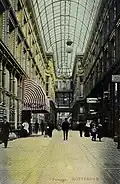De binnenkant van de Passage gezien vanaf de Coolsingel richting de Korte Hoogstraat, 1910.