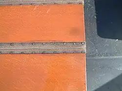 Vlak in de sponning gespijkerd, recht spijkeren