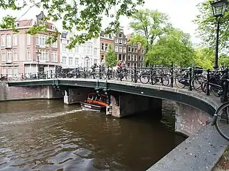 Brug 66 (mei 2016) met typische 19e-eeuwse steunen voor de verbreding