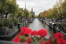 De Prinsengracht gezien vanaf de Lekkeresluis