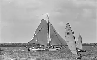 De Groene Draeck tijdens een zeilwedstrijd in 1959