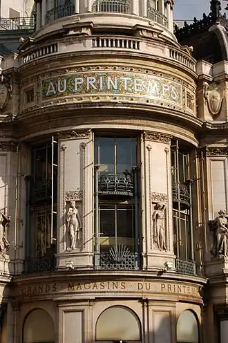 Printemps-winkel op Boulevard Haussmann (Au printemps betekent "in de lente")