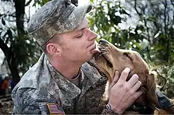 Thuiskomen - mond likken