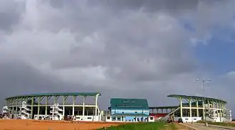 Afbeelding van de buitenkant van het stadion.