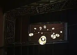 Verlichting boven het trappenhuis