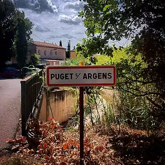 Plaatsnaambordje van Puget-sur-Argens.